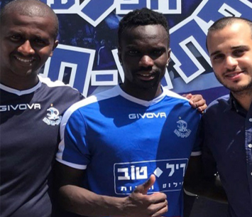 סאוקונה במעמד החתימה