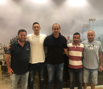 אבדאח במעמד החתימה