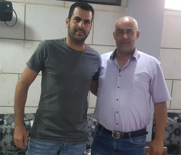 בן כליפה במעמד החתימה