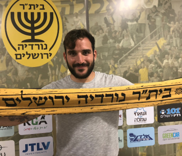 חאיכ במעמד החתימה