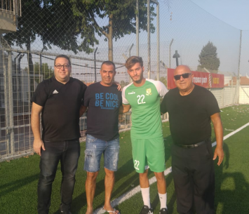 השוער במעמד החתימה