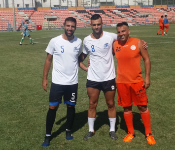 אחדות לפני המשחק. איתן אהרון, טל משען ואסף חקאק