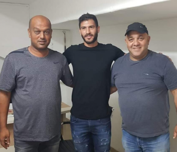 קרארה במעמד החתימה