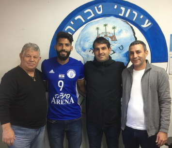 החלוץ במעמד החתימה