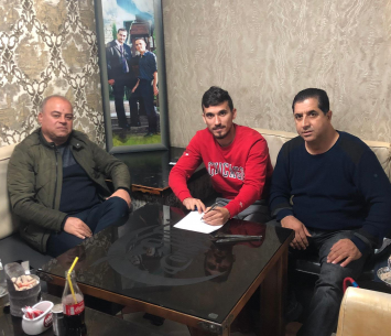 חטיב במעמד החתימה