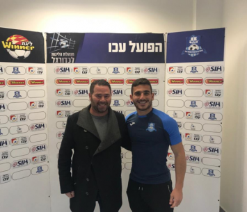 טוויזר במעמד החתימה