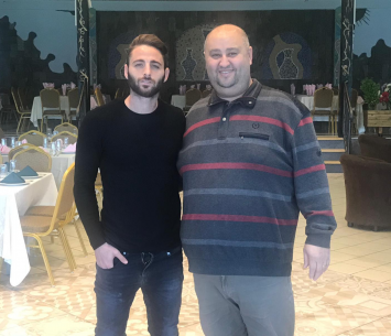 חלבי במעמד החתימה