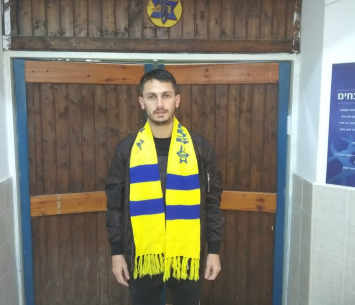 רוס במעמד החתימה