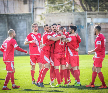 שחקני מגדל העמק חוגגים (נזיה סולטאן)