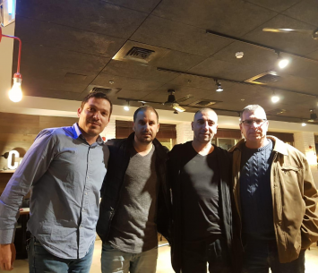 בוסקילה במעמד החתימה