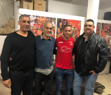 ניקוליבסקי במעמד החתימה