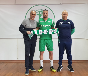 מכלוף במעמד החתימה