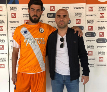 דנון במעמד החתימה