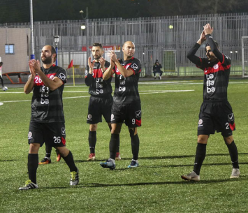 זועמים על ההנהלה. שחקני אשדוד (מדיה אדומים)