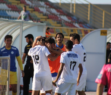 שחקני מכבי הרצליה חוגגים (דאפר מחאמיד)