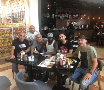 זומה במעמד החתימה