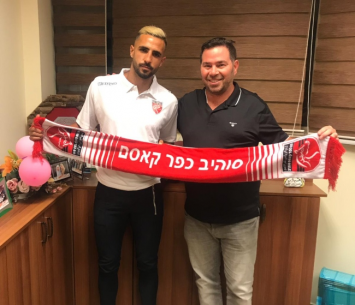 אליאן רוחנה במעמד החתימה יחד עם עידו קרן