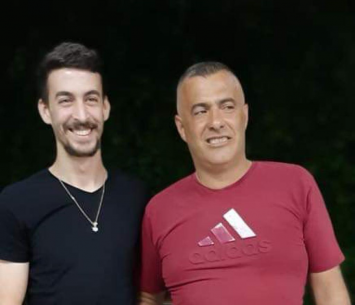 אביסדריס במעמד החתימה