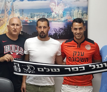 זלייט במעמד החתימה