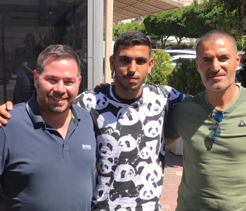 סוויסה במעמד החתימה