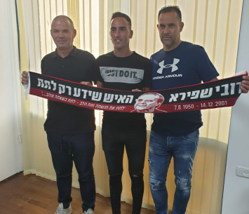 נפעא עם המאמן עודד קוטר ונציגו אורן דניאל