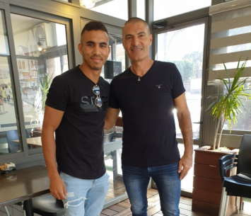 ניסבאום לצד היו