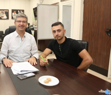 דור אבינו וראש העיר מיכאל וידל במעמד החתימה