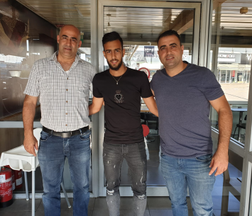 סבע במעמד החתימה