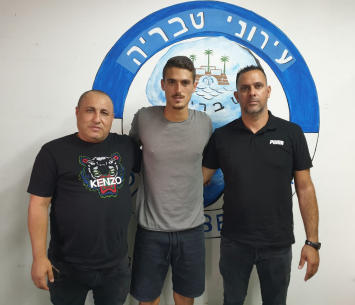 אטיה במעמד החתימה