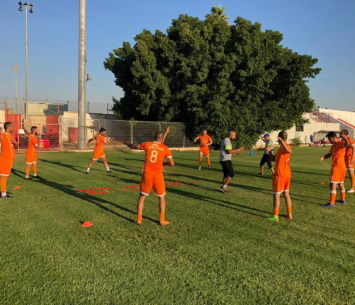 מוחמד סמארה ושחקני צעירי טירה (פייסבוק צעירי טירה)