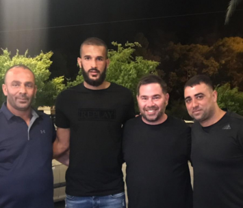 השוער עם הנהלת כפר קנא