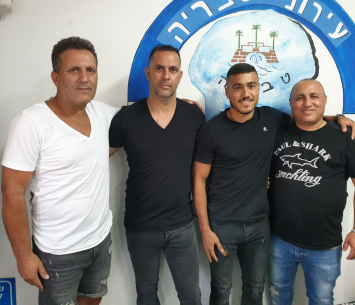 עלי במעמד החתימה