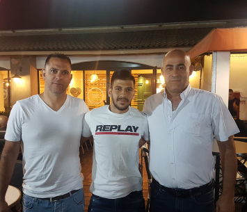 חזר הביתה. שלעאטה במעמד החתימה