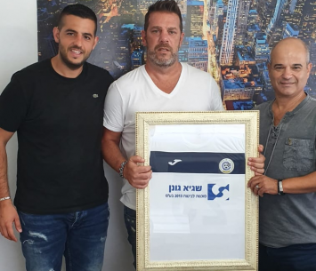 הספונסר קיבל מגן הוקרה. גונן