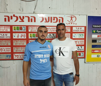 נחמני במעמד החתימה