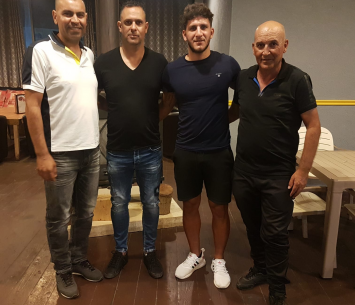 סולטן במעמד החתימה