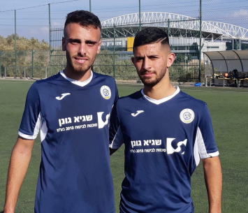 צמד הכובשים מול טירת הכרמל.  מלאך ובסון (צילום: אדיר יזירף דוברות נווה שאנן)