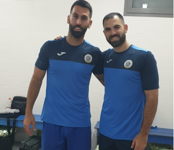 נודלמן ויוסף במעמד החתימה (צילום: דוברות נווה שאנן)