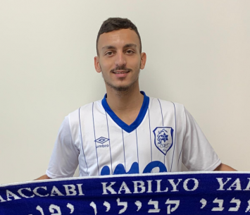 בן דיין במעמד החתימה