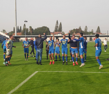 שחקני אשדוד חוגגים ניצחון חשוב על יבנה (אביחי דלאל)
