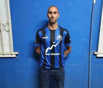 במדים החדשים. עיני