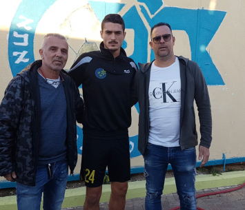 אטיה במעמד החתימה