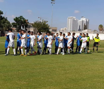 שחקני שמשון תל אביב. מזג האוויר הכריע את קיום המשחק (ליאור טיירי)