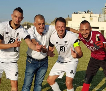 שחקני מכבי נוג'ידאת חוגגים ניצחון (ניהאד נוג'ידאת)