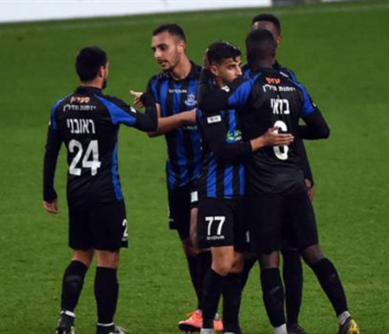 מתכננים את העונה הבאה. שחקני הפועל פ