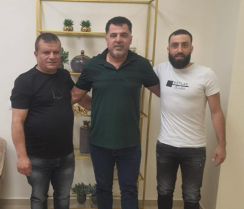 זועבי במעמד החתימה