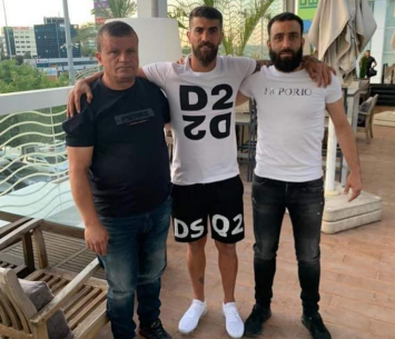 השוער במעמד החתימה