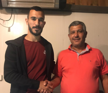 תאאר כתאנה במעמד החתימה