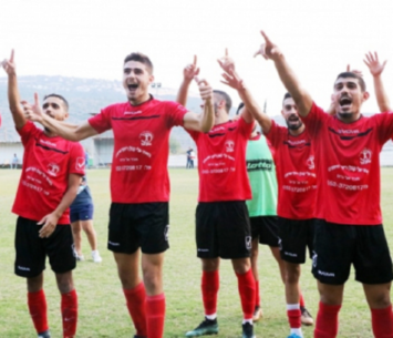 מאמנם חושב גבוה. שחקני מג'דל כרום (צילום: מחסאן נאסר)