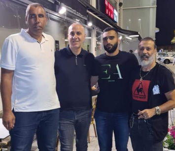 עויקר במעמד החתימה